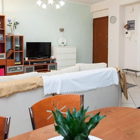 Lovely Apt In Peristeri Atena Exterior foto