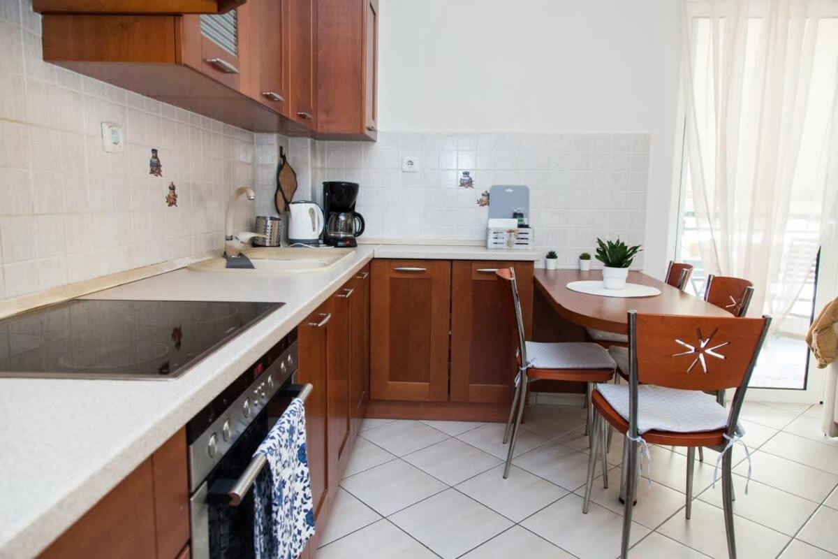 Lovely Apt In Peristeri Atena Exterior foto