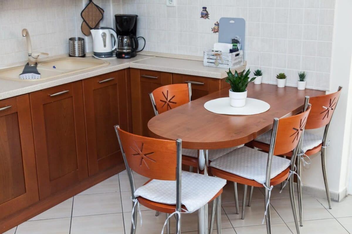 Lovely Apt In Peristeri Atena Exterior foto