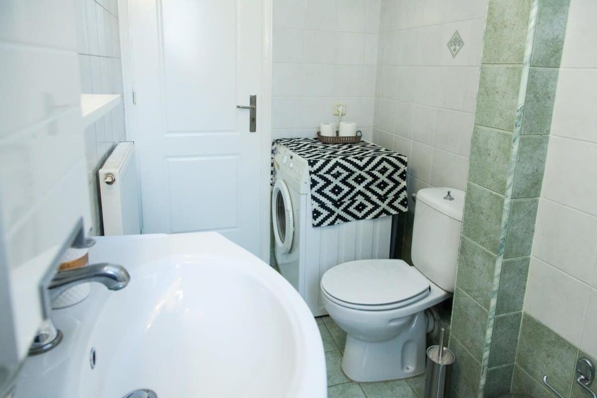 Lovely Apt In Peristeri Atena Exterior foto
