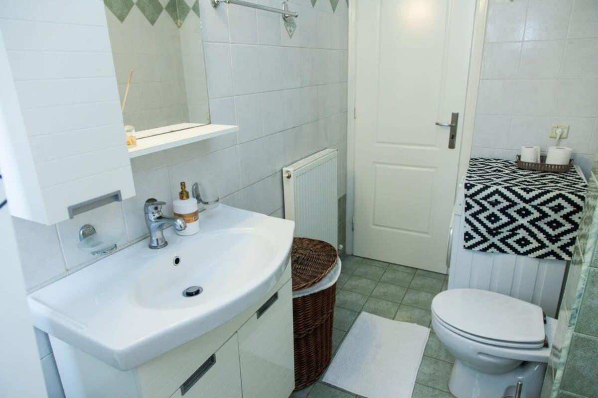 Lovely Apt In Peristeri Atena Exterior foto