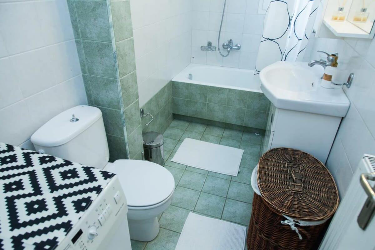 Lovely Apt In Peristeri Atena Exterior foto